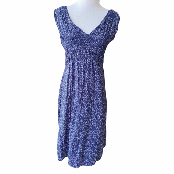 Eddie Bauer Dresses & Skirts - Eddie Bauer Navy White XS V-neck Smocking Dress
